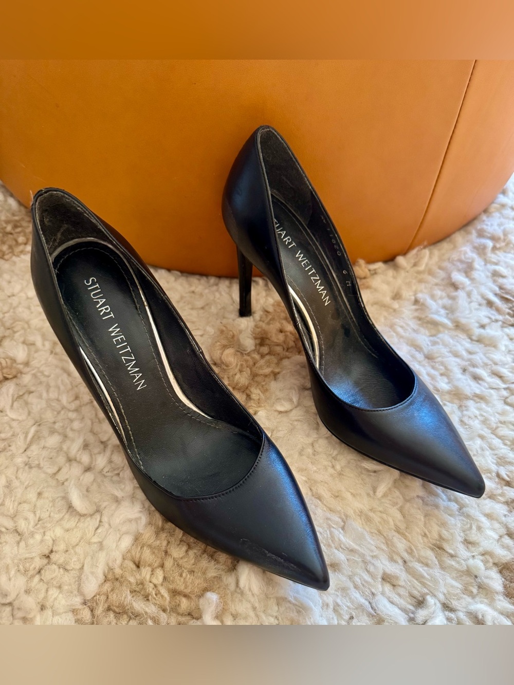 Stuart Weitzman Power Pump - size 6
